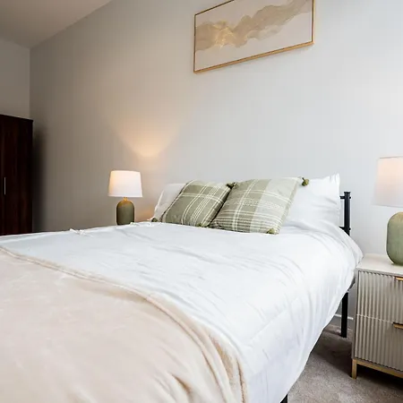 Dock Riverside Sleeps 8 And Parking