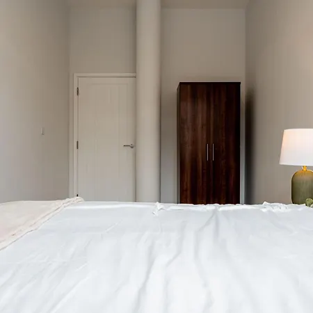 Dock Riverside Sleeps 8 And Parking Leeds (West Yorkshire)