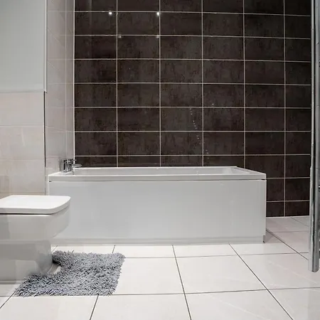 Dock Riverside Sleeps 8 And Parking Leeds (West Yorkshire)